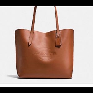 Coach Tote. Hudson. 100% leather.